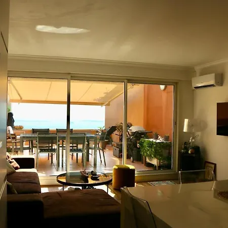 Beautiful Quiet 2-bedroom With Panoramic Sea View *
