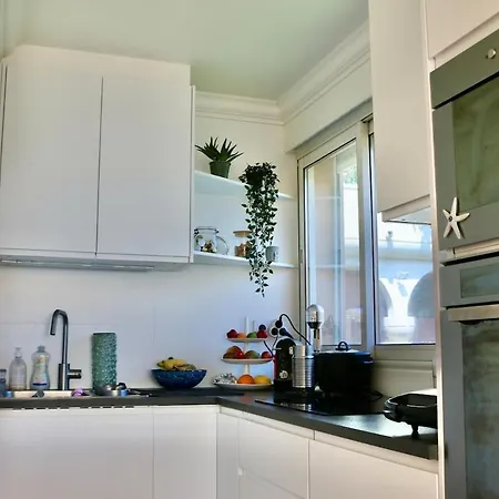아파트 Beautiful Quiet 2-bedroom With Panoramic Sea View *