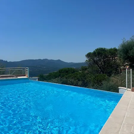 아파트 Beautiful Quiet 2-bedroom With Panoramic Sea View