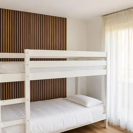 아파트 Beautiful Quiet 2-bedroom With Panoramic Sea View 망들리유 라 나플